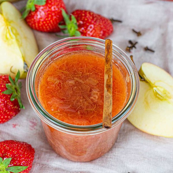 Love to Eat - Erdbeer - Rhabarber Kompott mit Apfel | Basics aus der Küche