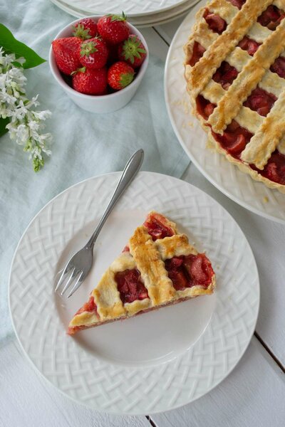 Love to Eat - Erdbeer Rhabarber Pie | Kuchen & Muffins Love to Eat - Erdbeer Rhabarber Pie | Kuchen & Muffins