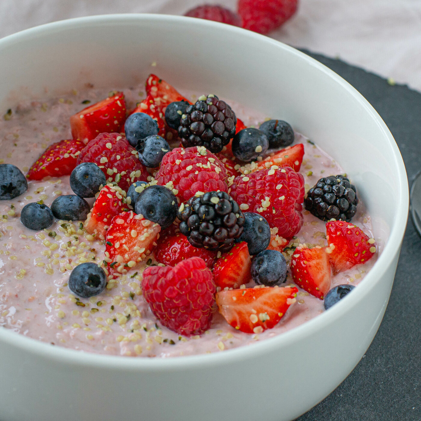 Birchermüsli mit Beeren und Skyr