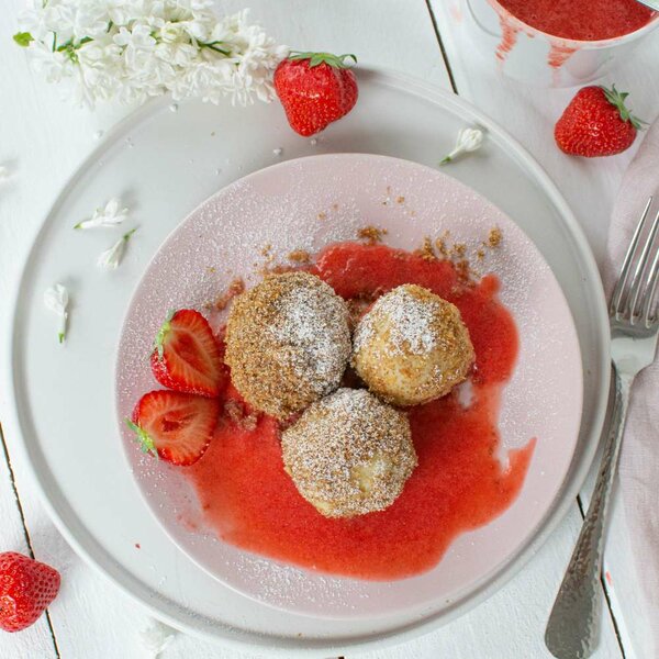 Love to Eat - Topfenknödel auf Fruchtsauce (zuckerfrei) | Süsses &amp; Desserts