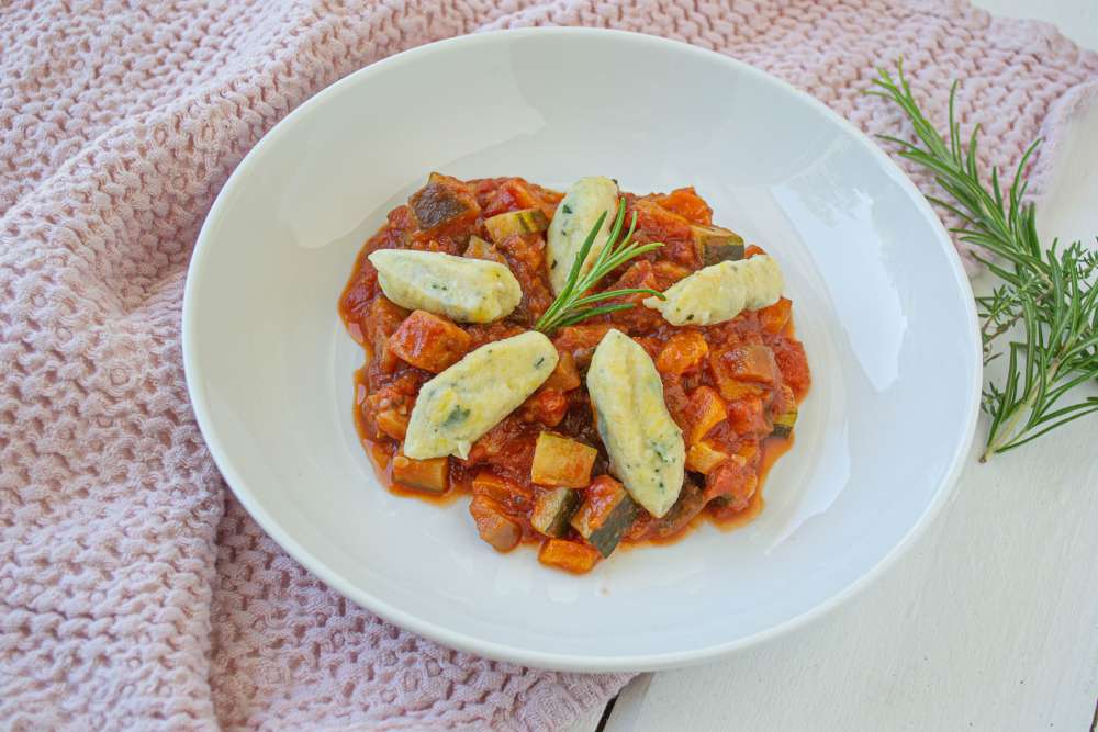 Basilikum Gnocchi mit Gartengemüse à la Ratatouille