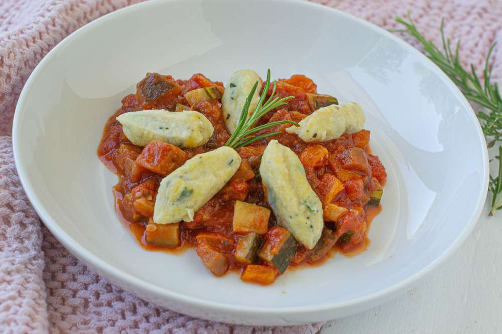 Basilikum Gnocchi mit Gartengemüse à la Ratatouille