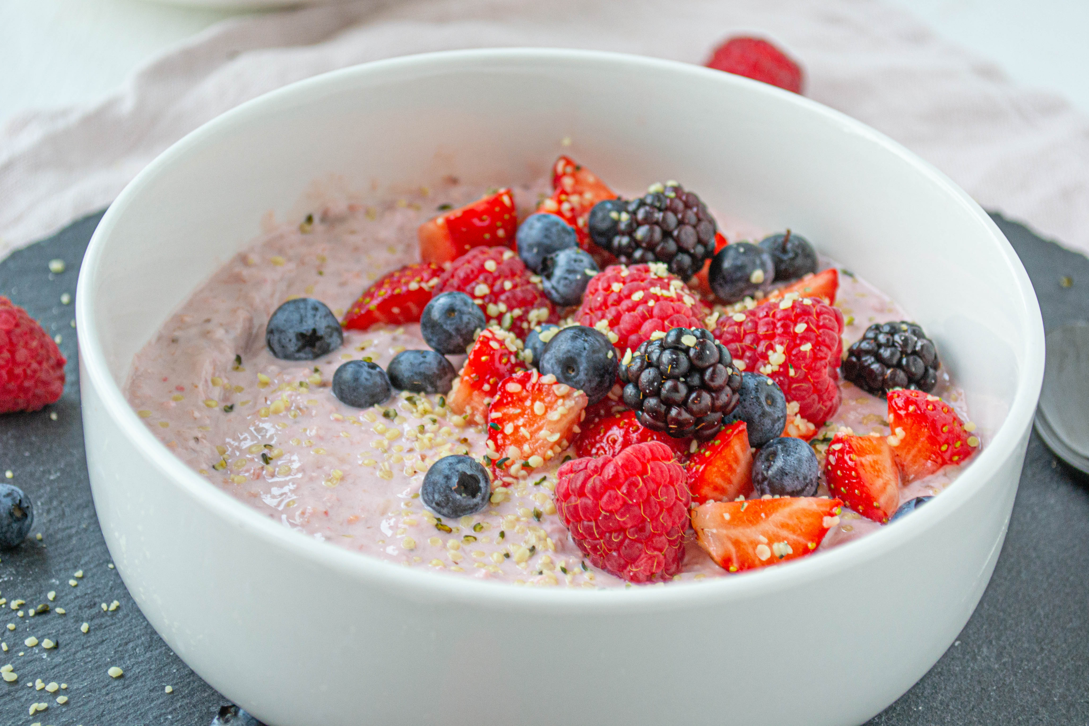 Birchermüsli mit Beeren und Skyr - super fruchtig und schnell gemacht