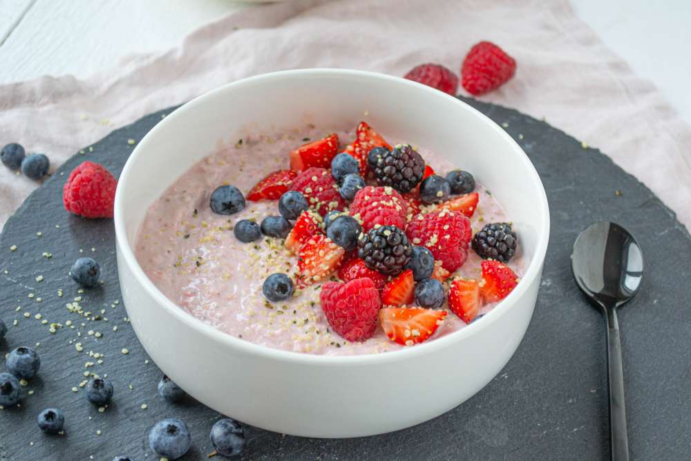 Birchermüsli mit Beeren und Skyr - super fruchtig und schnell gemacht