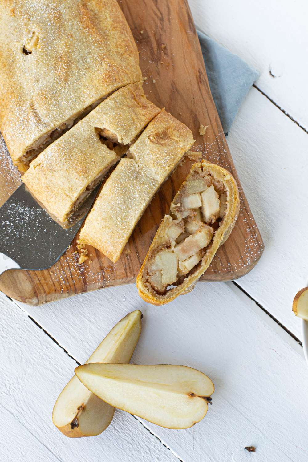 Birnen Strudel mit selbstgemachtem Topfenblätterteig