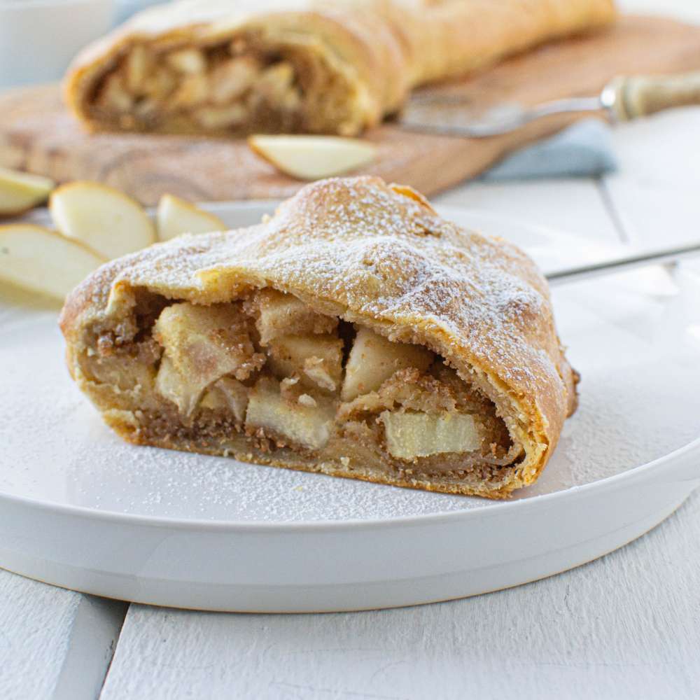 Birnen Strudel mit selbstgemachtem Topfenblätterteig