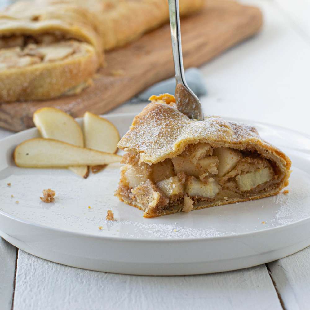 Birnen Strudel mit selbstgemachtem Topfenblätterteig