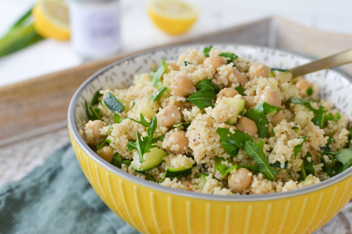 Love to Eat - Orientalischer Couscous Salat mit Rucola und Kichererbsen ...