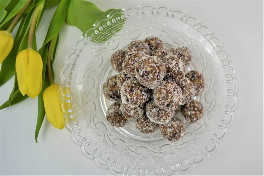 Love to Eat - Dattel-Kokos-Kugeln | Süsses &amp; Desserts