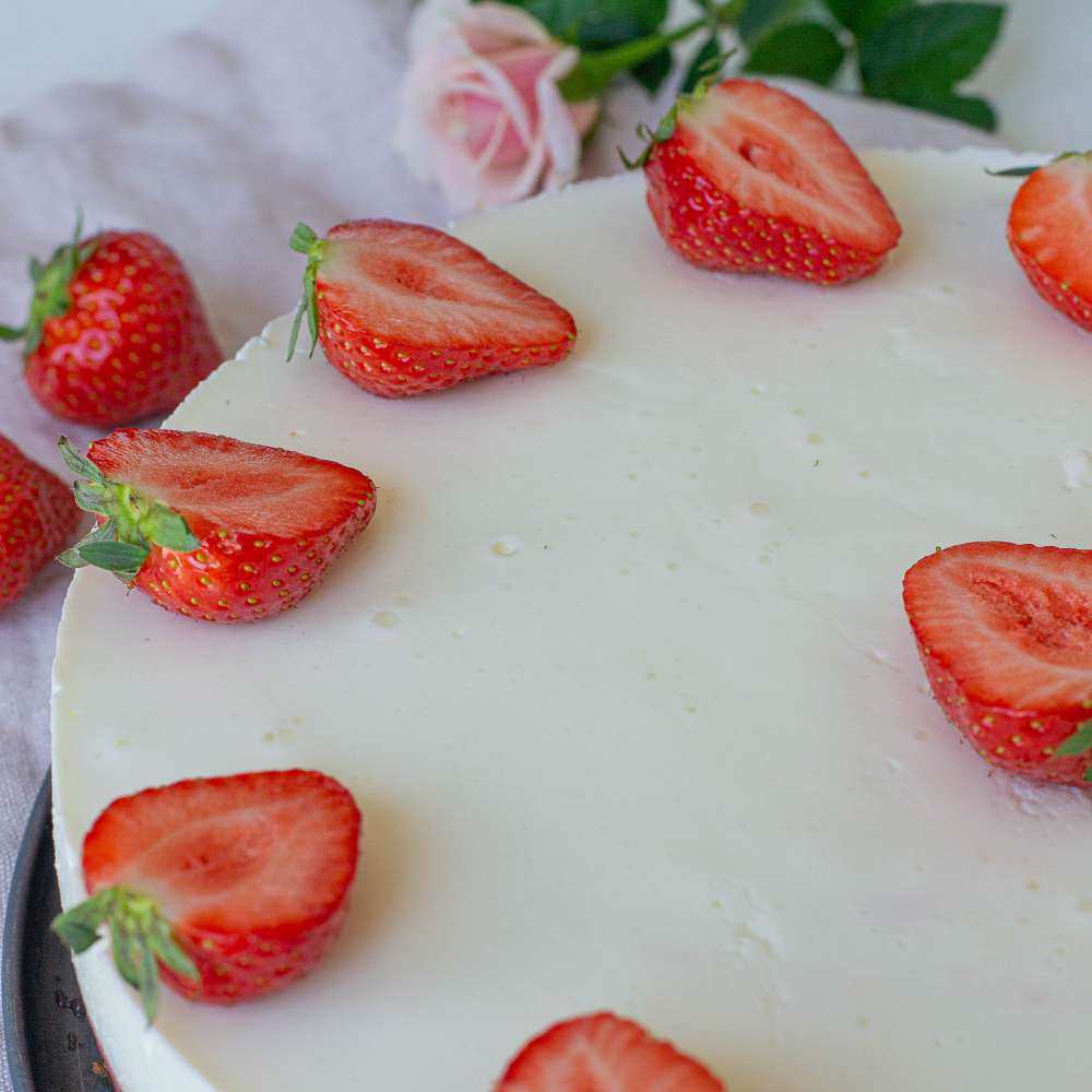 Erdbeer Joghurt Torte mit Nussboden low carb oder klassisch glutenfrei