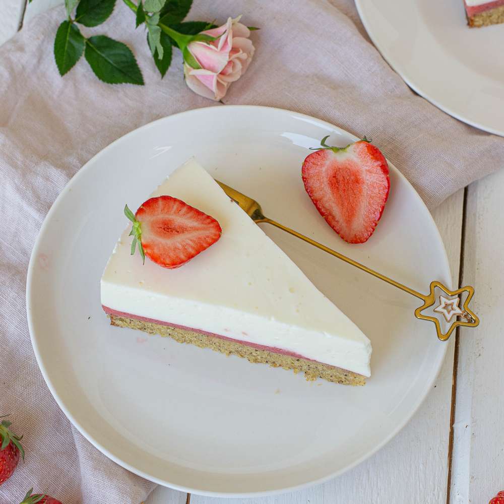 Erdbeer Joghurt Torte mit Nussboden low carb oder klassisch glutenfrei