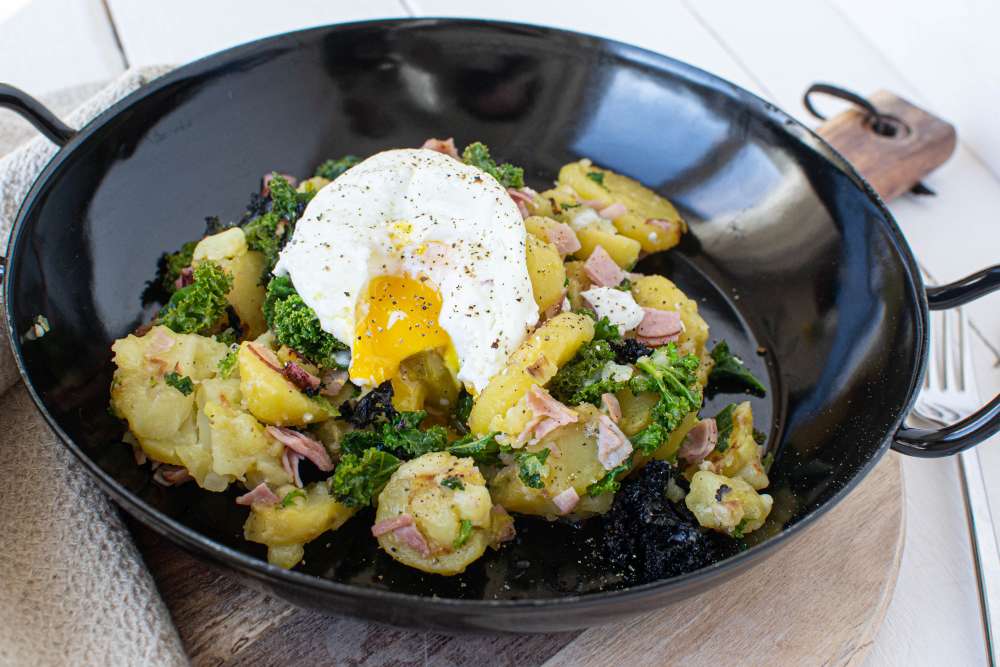 Grünkohl Gröstl mit pochiertem Ei
