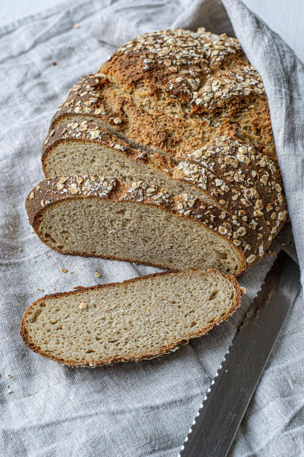 Haferflocken Buttermilch Brot mit Roggenmehl