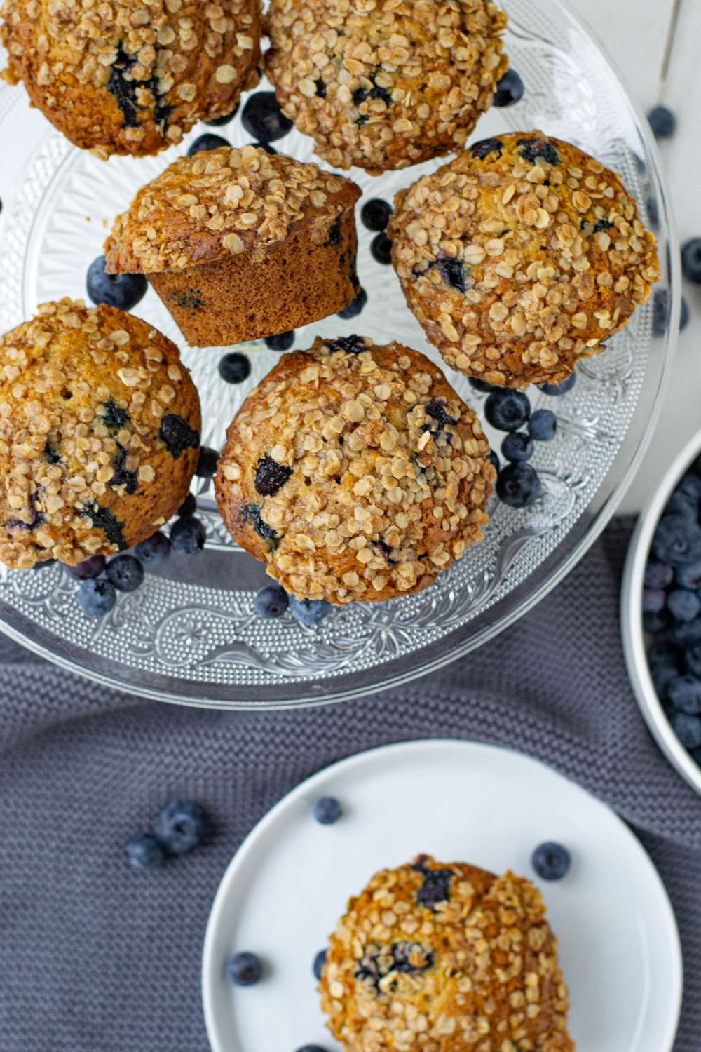 Heidelbeer Muffins mit Hafer-Zimt Crisp