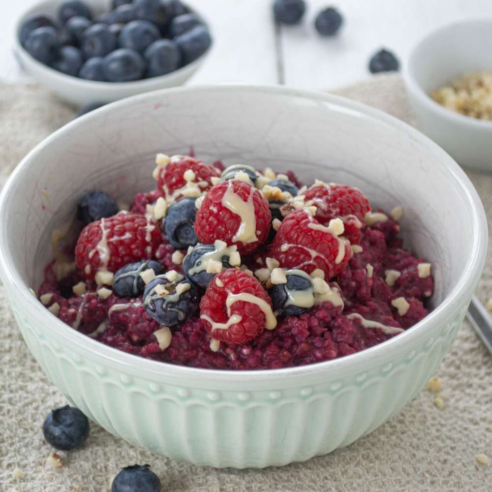 Hirse Porridge mit Beeren