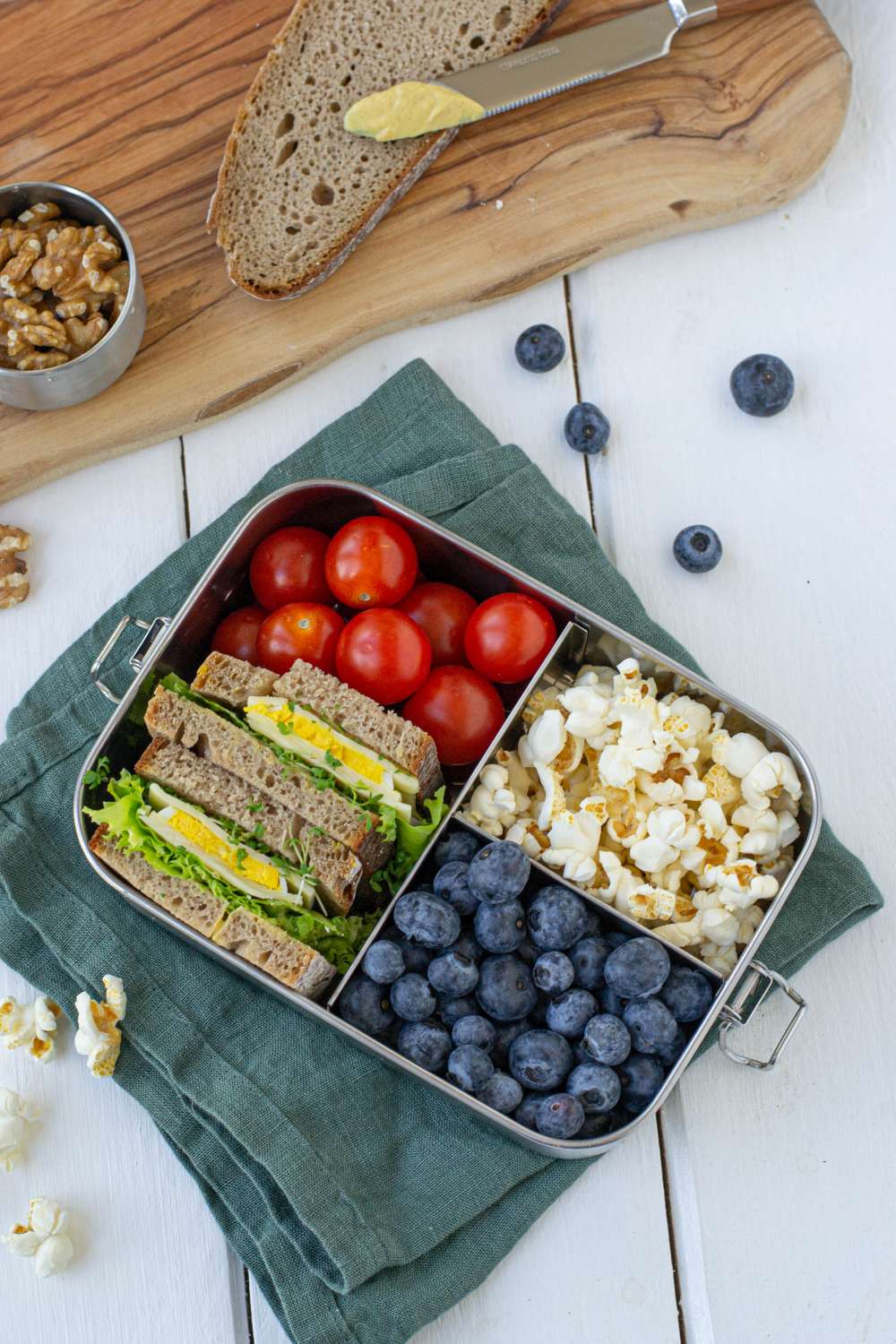 Jausenbox Idee Vollkornbrot mit Ei Käse Kresse und Salat