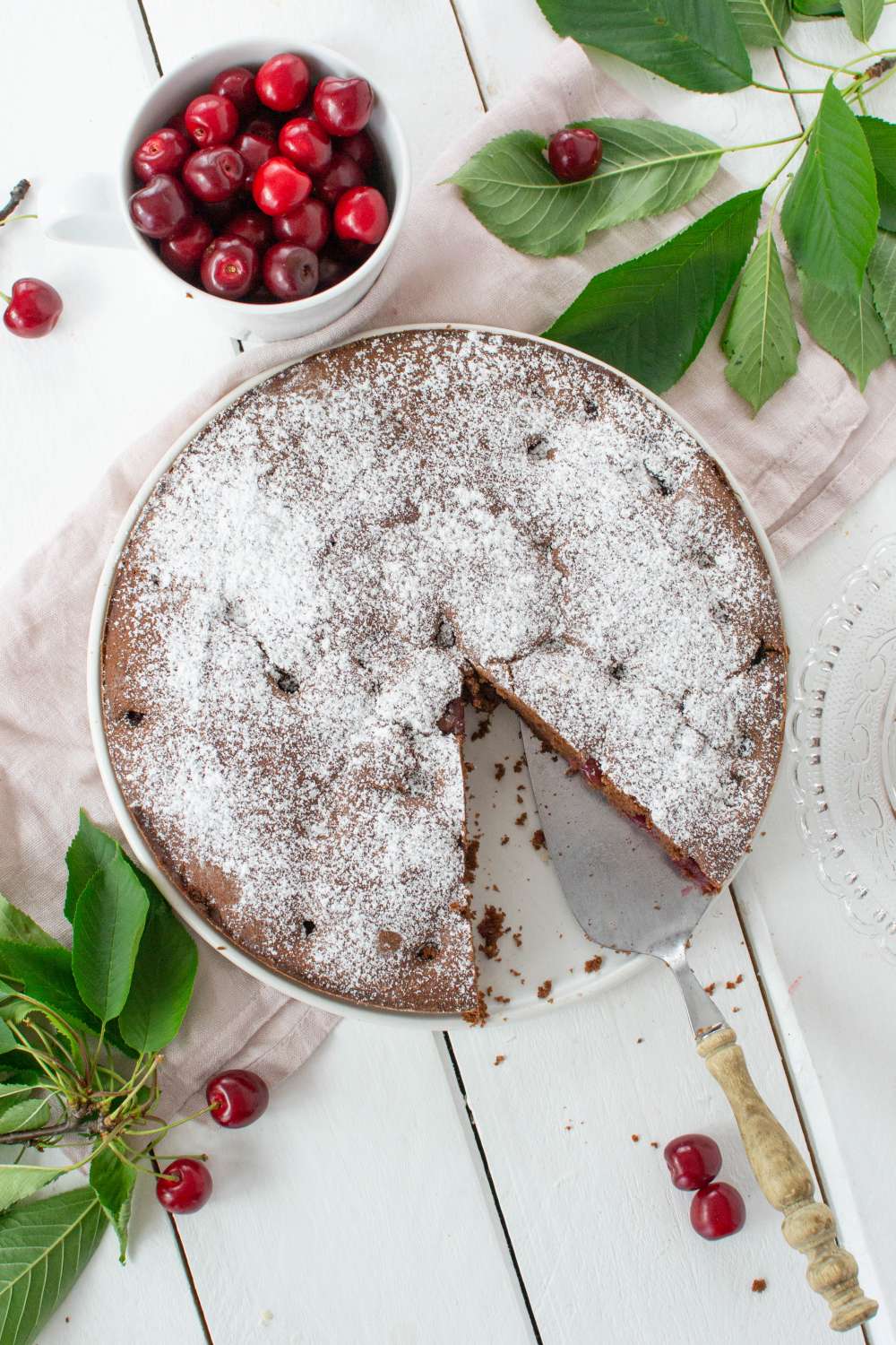 Love to Eat - Kirschkuchen mit Schokolade, Nüssen und Kokosblütenzucker ...