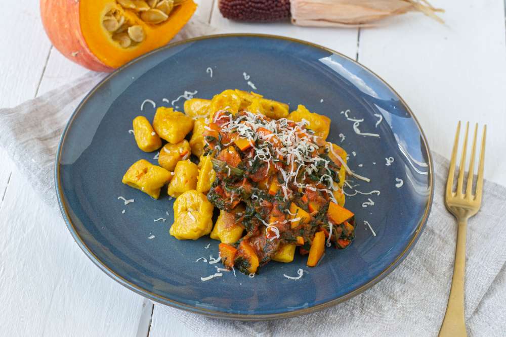 Kürbis Ricotta Gnocchi ohne Kartoffeln -  mit Gemüsesauce (vegetarisch)
