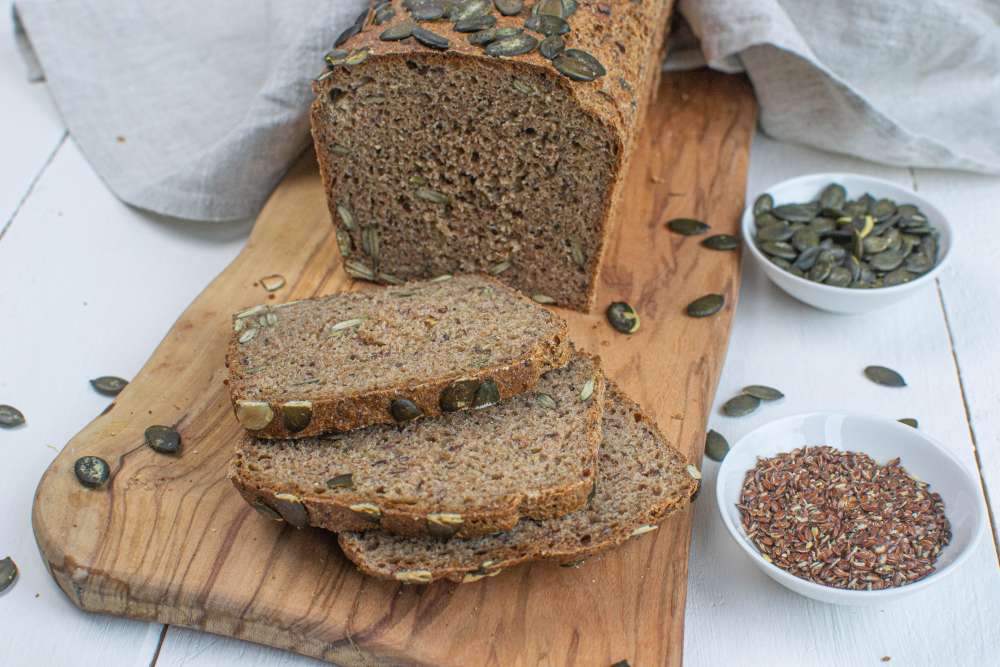 Kürbiskern Brot mit Vollkornmehl & Leinsamen