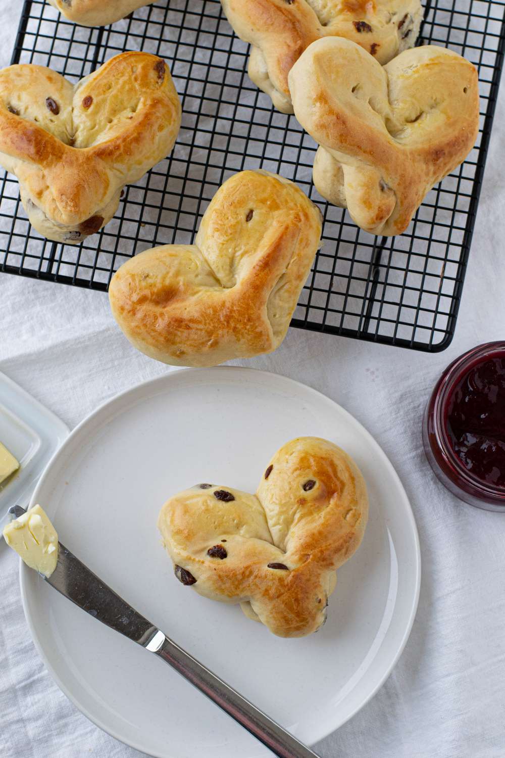 Milchbrötchen selbstgemacht - ein Herz zum Valentinstag