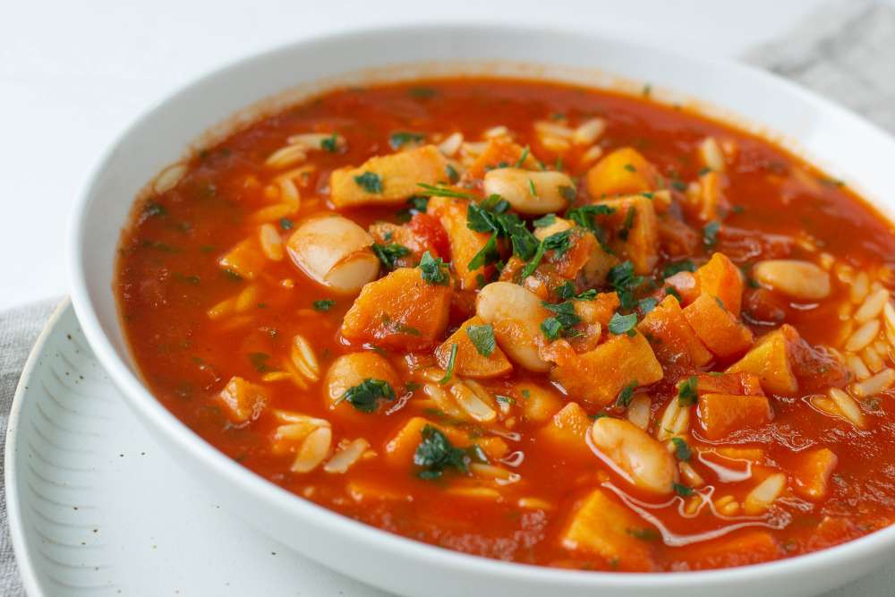 Minestrone mit Pastinaken und Knusperbrot