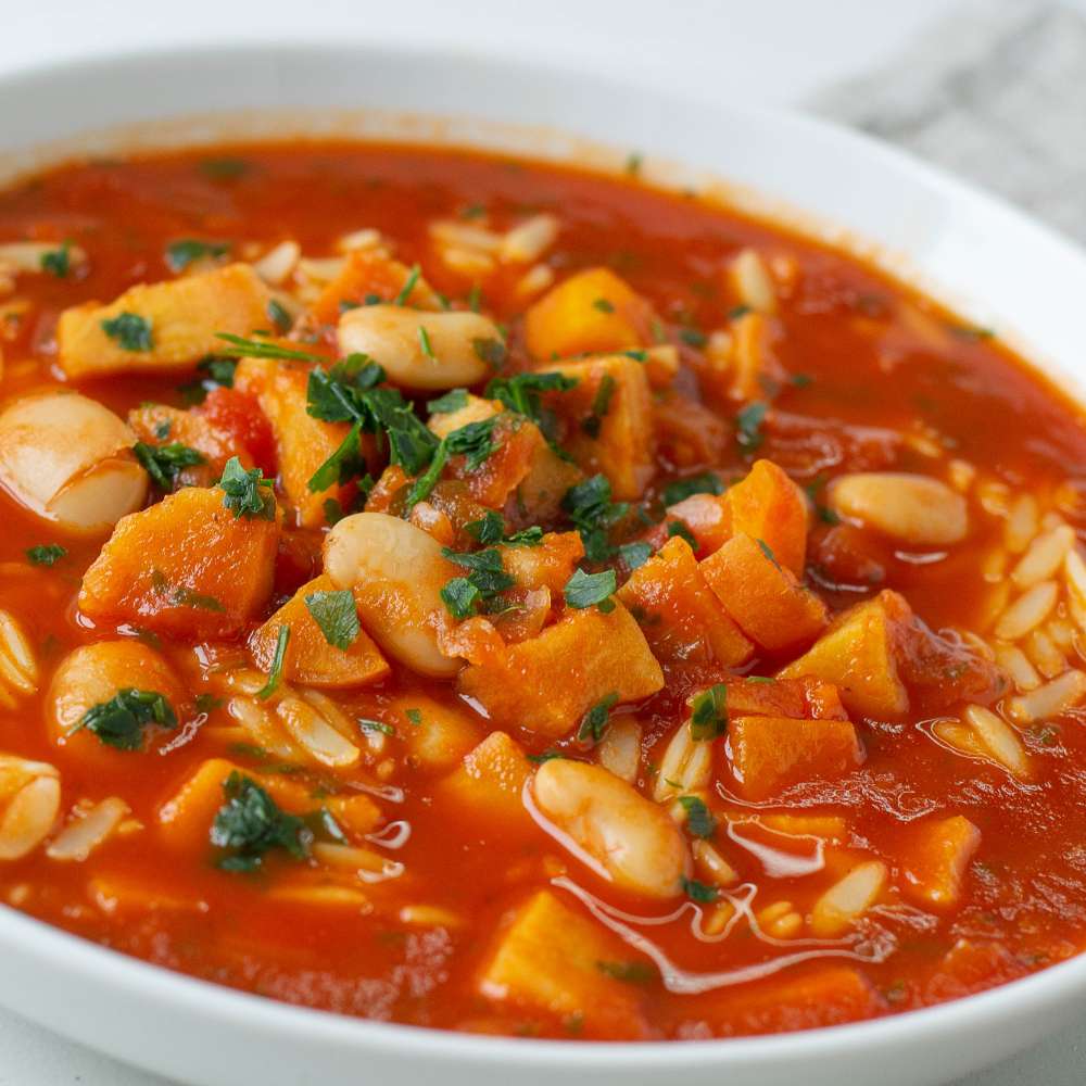 Minestrone mit Pastinaken und Knusperbrot