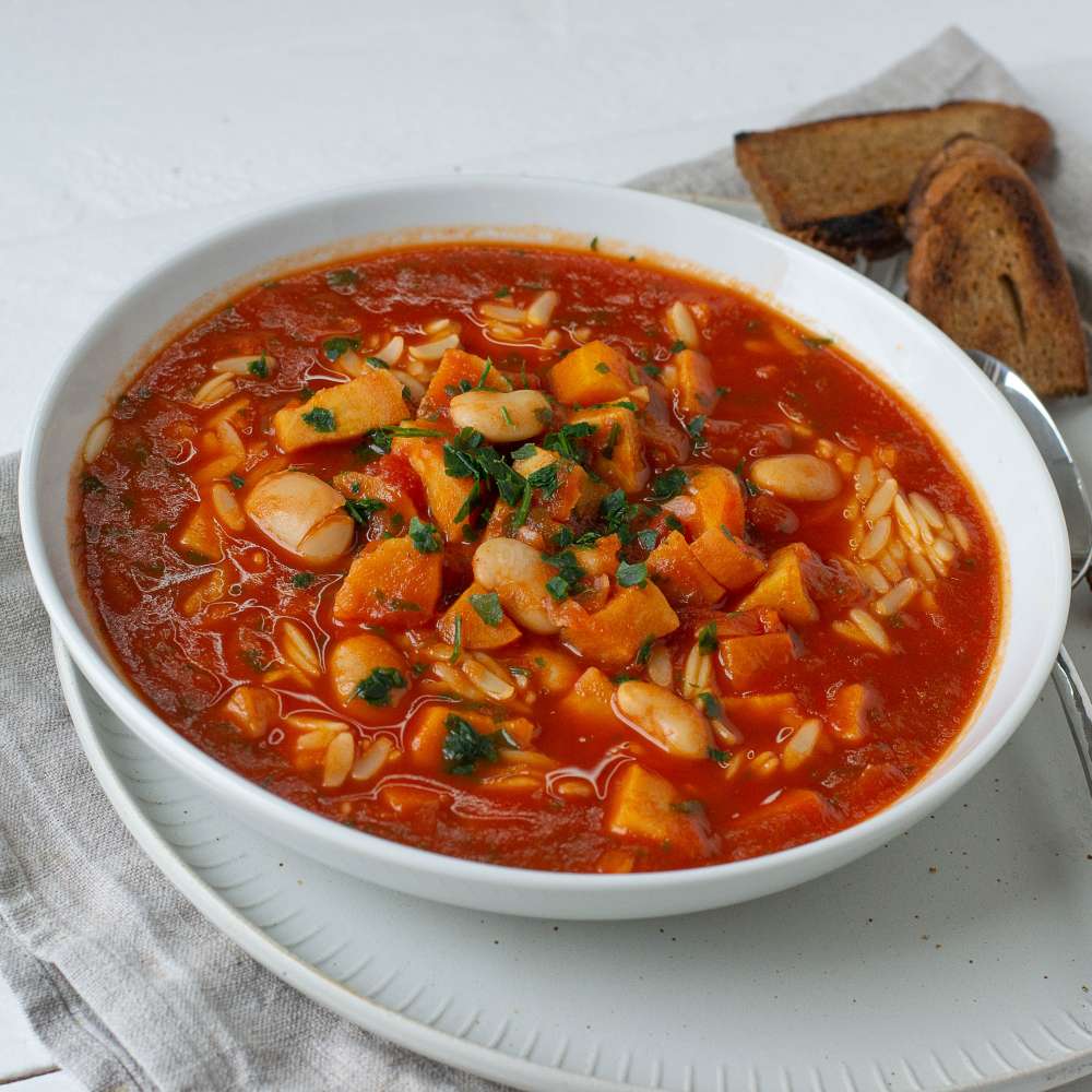 Minestrone mit Pastinaken und Knusperbrot