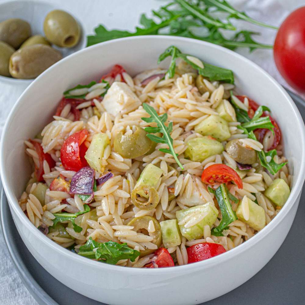 Nudelsalat - Mediterran mit Oliven und Mozzarella