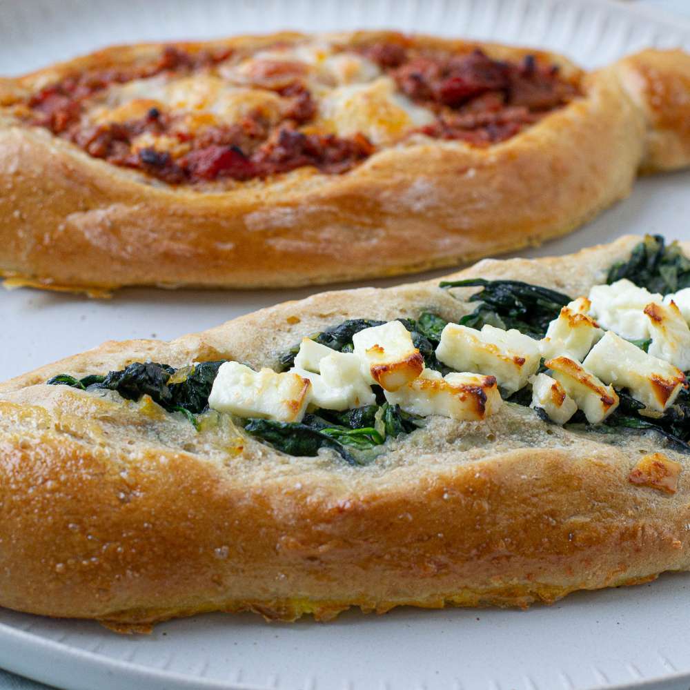 Pide - vegetarisch mit Spinat oder klassisch mit Hackfleisch