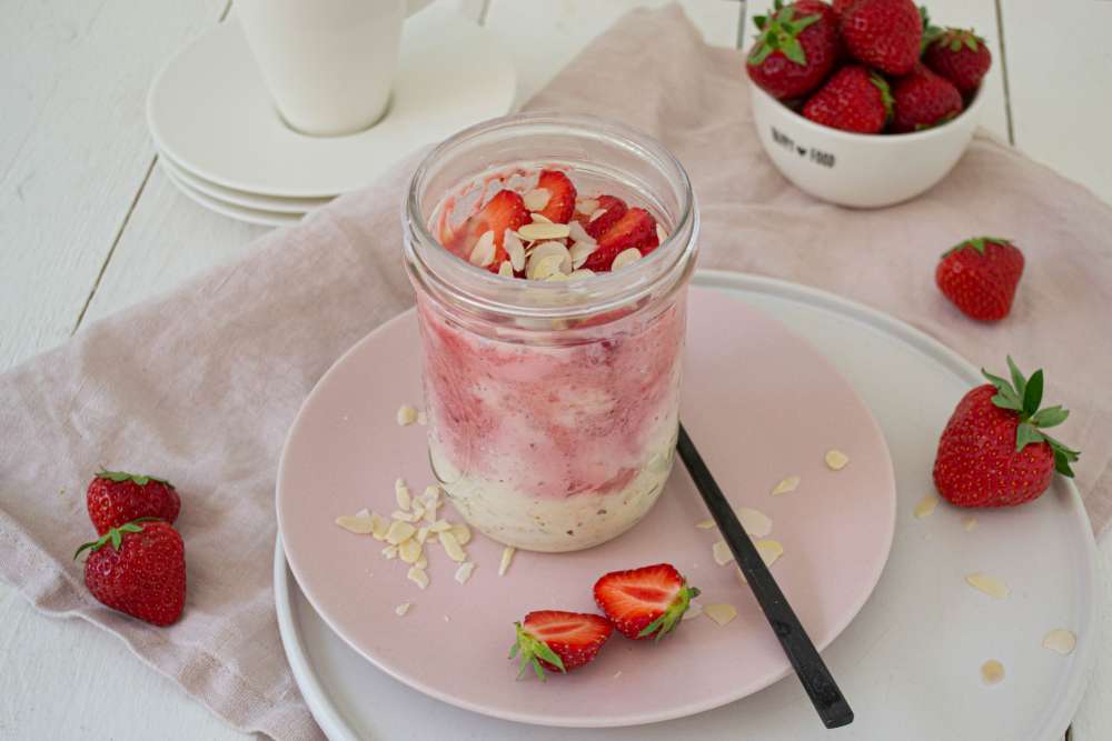 Fruchtige Proats mit Erdbeeren - eiweißreiches Frühstück