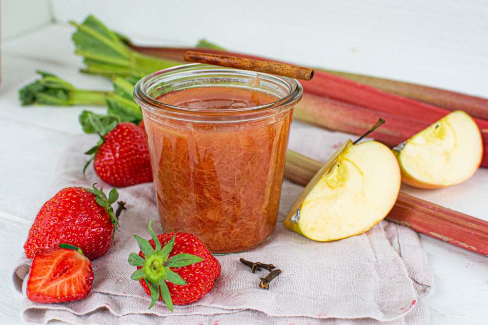 Erdbeer - Rhabarber Kompott mit Apfel