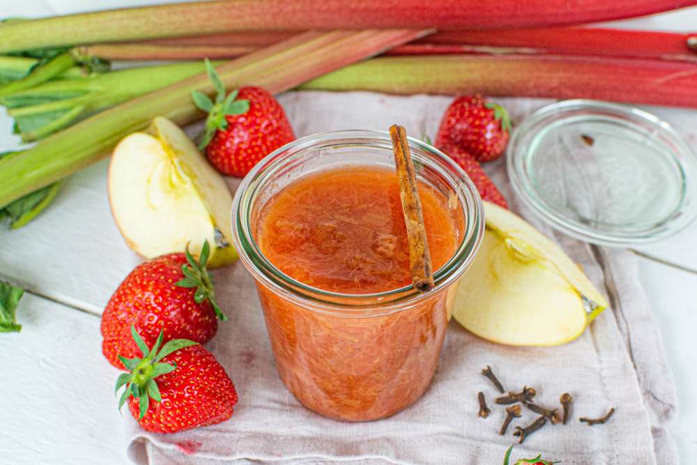 Erdbeer - Rhabarber Kompott mit Apfel