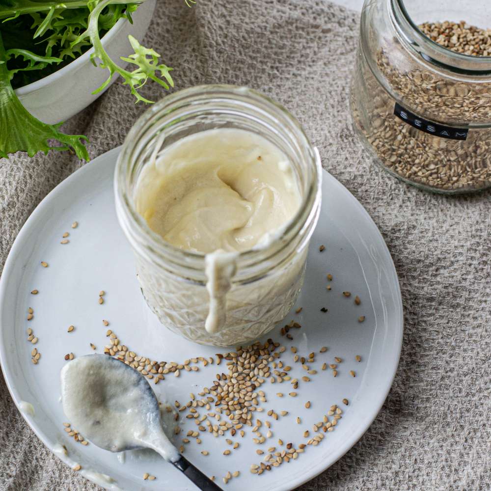 Winter Salat mit Falafel und Tahini Dressing