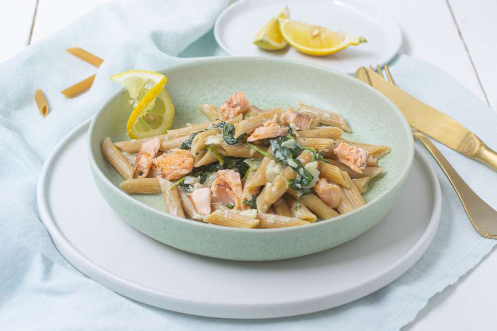 Spinatpasta in cremiger Sauce mit Lachsforelle