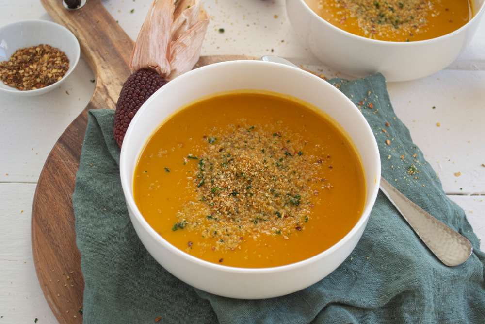 Süßkartoffel Chili Suppe mit Kräuterbrösel