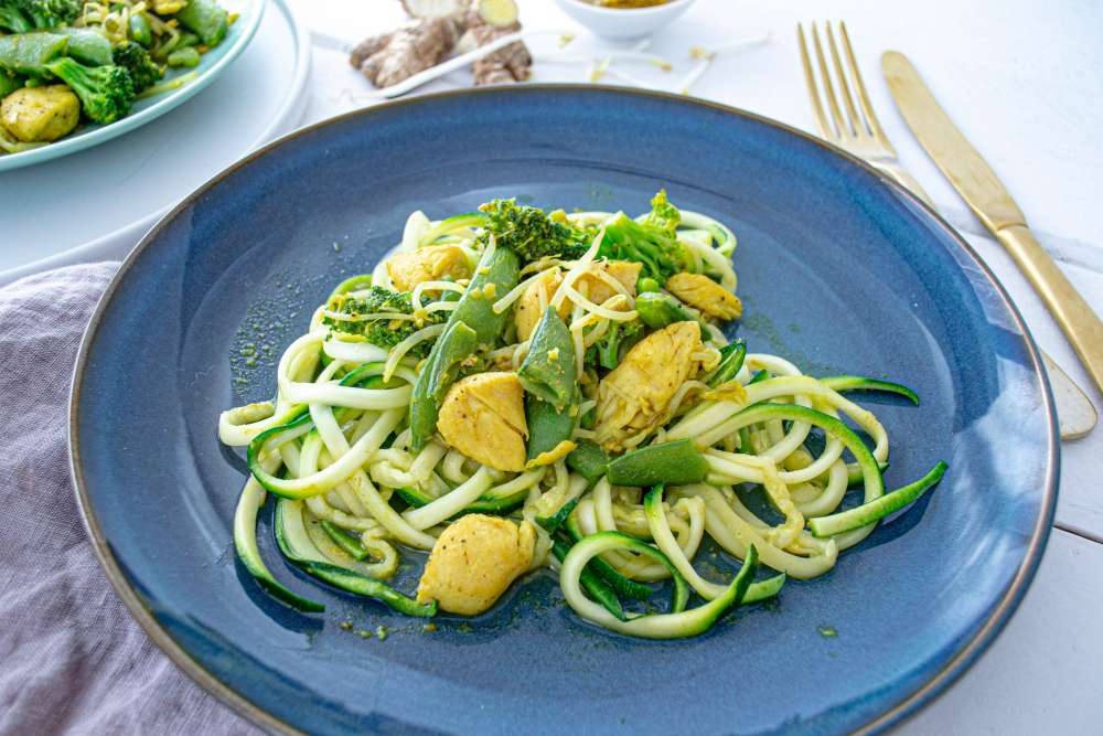 Thai Zoodles mit Huhn