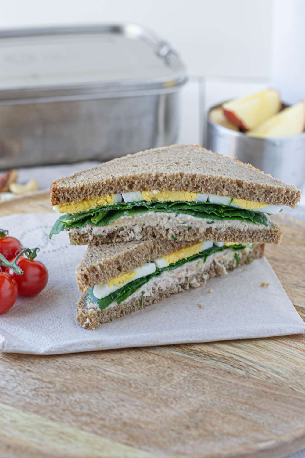 Vollkornbrot - Thunfisch Sandwich mit Ei