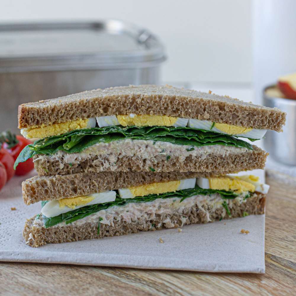 Vollkornbrot - Thunfisch Sandwich mit Ei