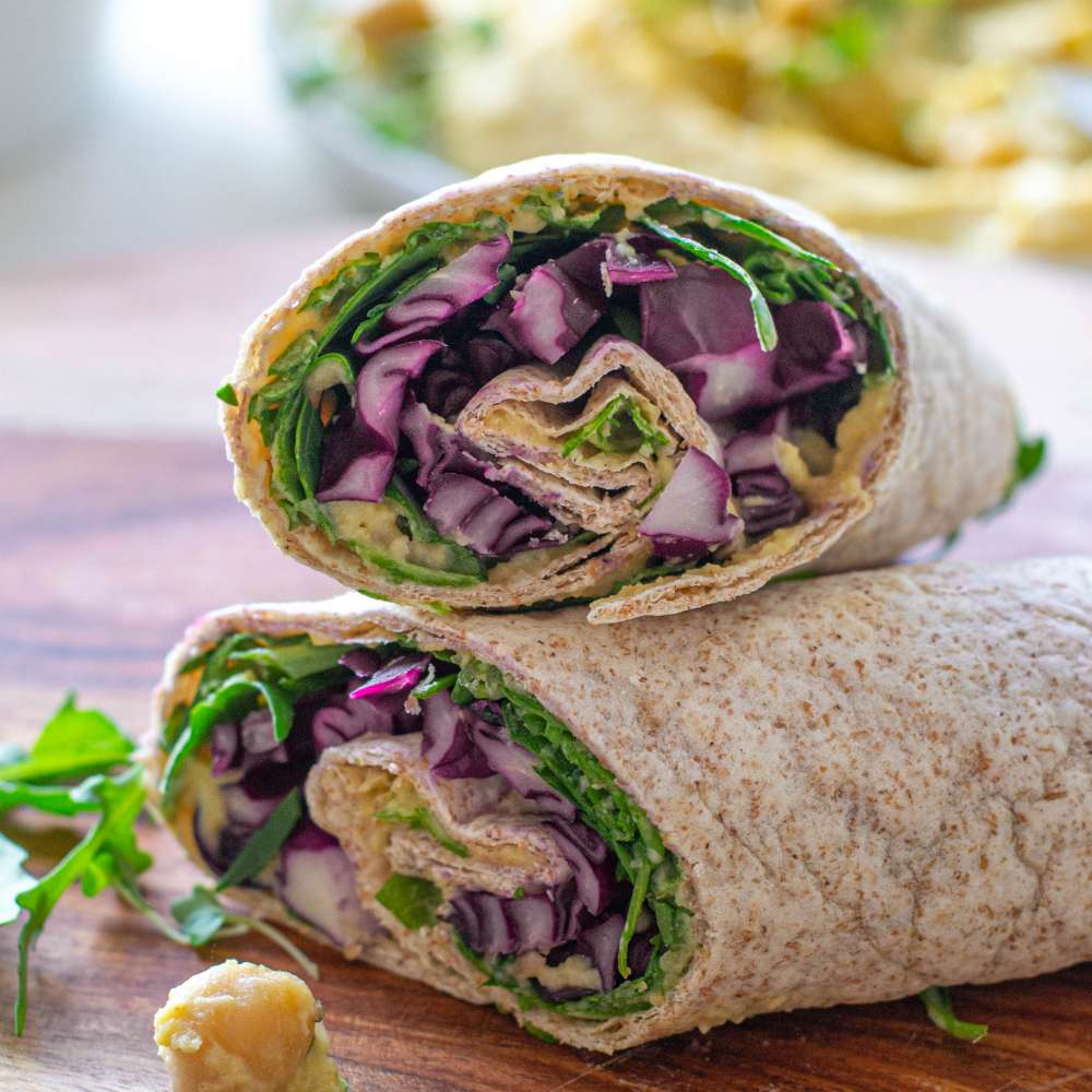 Gemüsewraps mit Rotkraut und Hummus