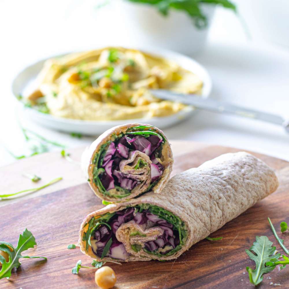 Gemüsewraps mit Rotkraut und Hummus