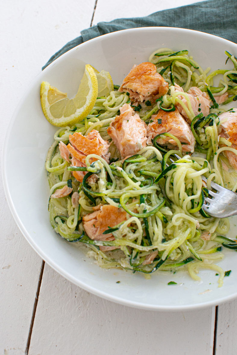 Zoodles mit Lachssauce