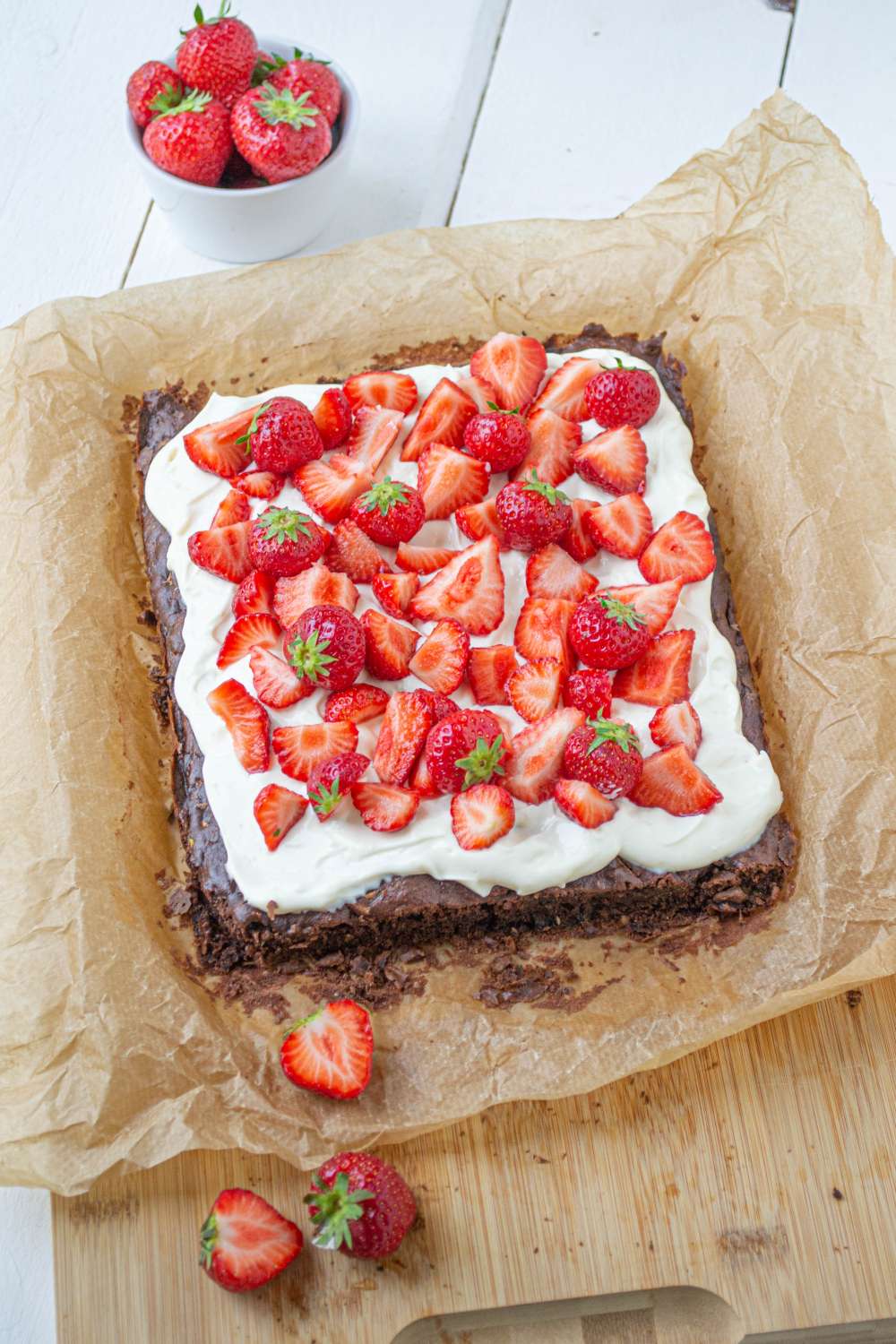 Erdbeer Schokoladen Brownie mit Mascarponecreme (zuckerreduziert und mit Zucchinis)