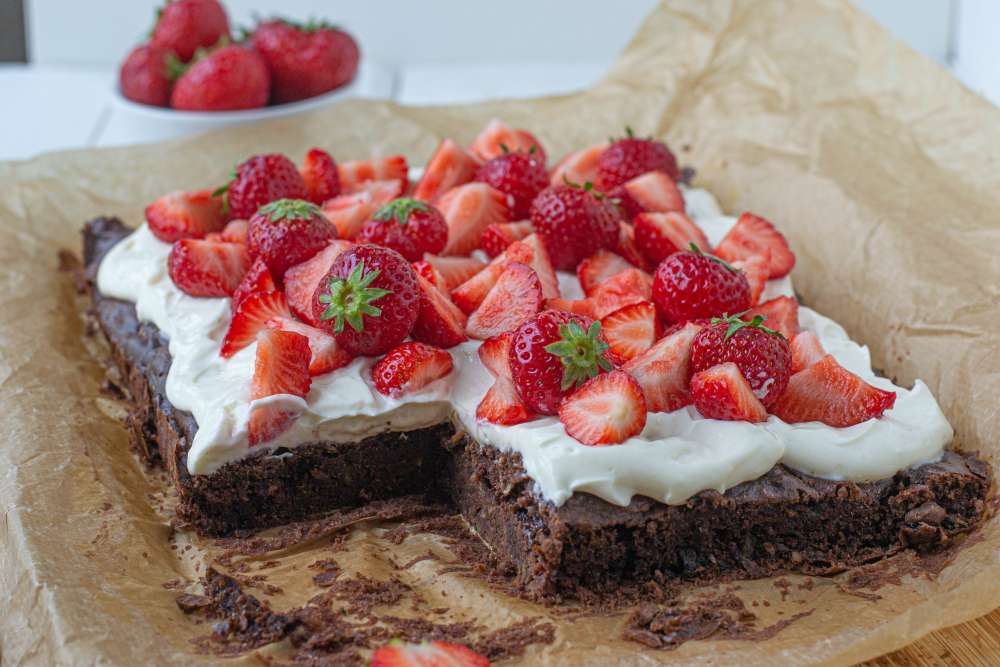 Erdbeer Schokoladen Brownie mit Mascarponecreme (wenig Zucker - mehr Gemüse)